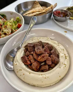 Hummus w Lahmeh