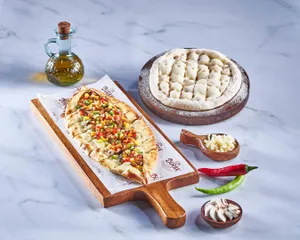 Pita vegetables & Cheese