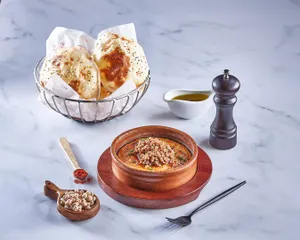 Hummus with minced meat