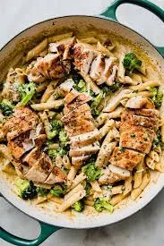 Creamy Rigatoni Pesto Chicken