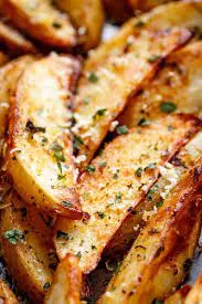 HOMEMADE POTATO WEDGES